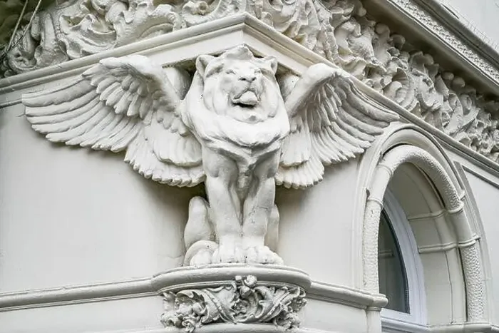 Framed Print : Detail of winged lion on building in, London, England, UK Framed Print : Detail of winged lion on building in, London, England, UK