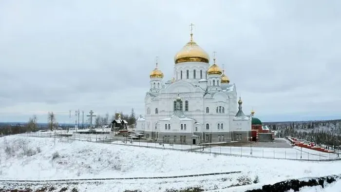 Framed Print : Winter view. Clip. Snow strewn on the road and a large white Orthodox church with golden domes Framed Print : Winter view. Clip. Snow strewn on the road and a large white Orthodox church with golden domes