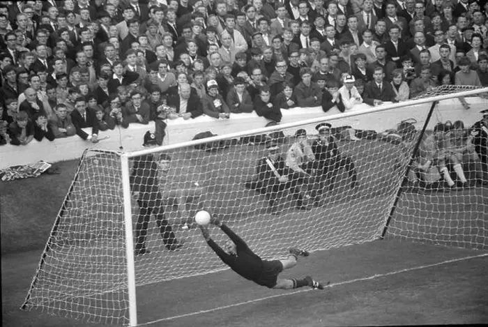 Framed Print : WM-Halbfinal 1966 in England: Deutschland - UdSSR; Torhüter Lev Yashin#WC semi final 1966 in England Framed Print : WM-Halbfinal 1966 in England: Deutschland - UdSSR; Torhüter Lev Yashin#WC semi final 1966 in England
