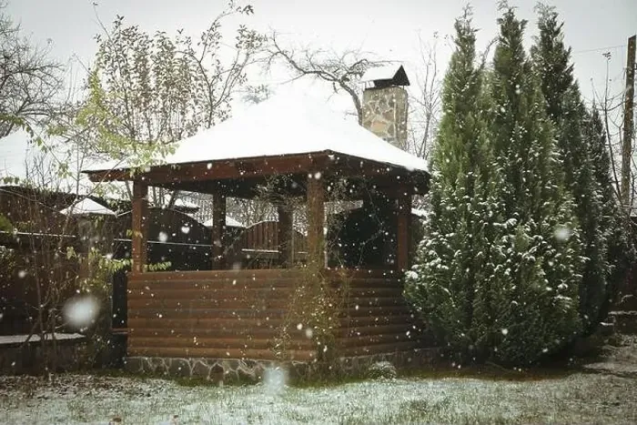 Framed Print : Wooden alcove for rest outdoor in snowy day Framed Print : Wooden alcove for rest outdoor in snowy day