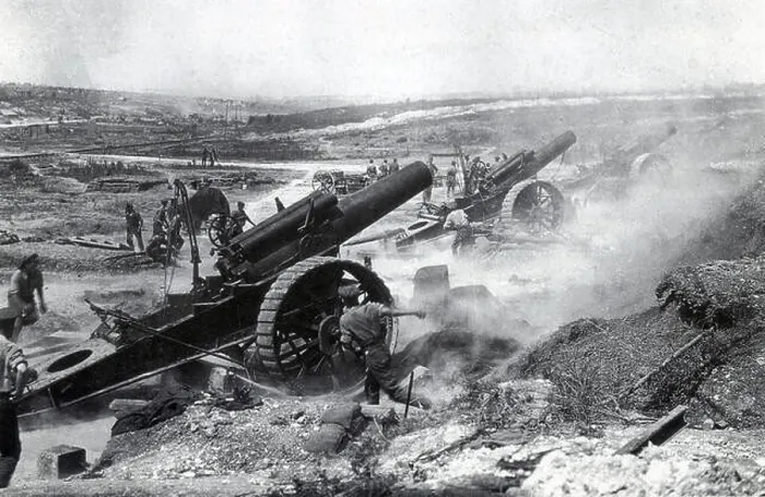 Framed Print : WWI, Battle of the Somme, 1916 Framed Print : WWI, Battle of the Somme, 1916