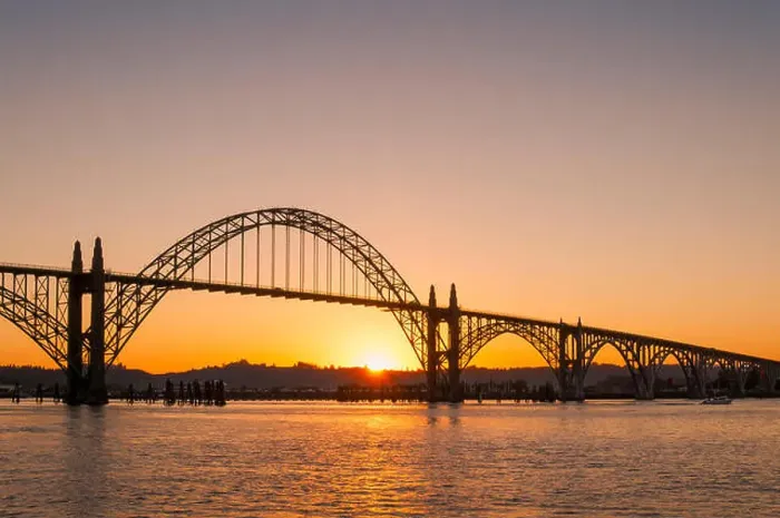Framed Print : Yaquina Bay Bridge at sunrise, Newport, central Oregon Coast Framed Print : Yaquina Bay Bridge at sunrise, Newport, central Oregon Coast