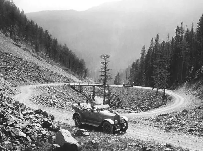 Framed Print : Yellowstone National Park, Wyoming: c. 1920 Tourists on one of the new fine roads being built in the park Framed Print : Yellowstone National Park, Wyoming: c. 1920 Tourists on one of the new fine roads being built in the park