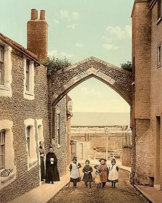 Framed Print : York Gate, Broadstairs, Kent, England. Between 1890 & 1910 Framed Print : York Gate, Broadstairs, Kent, England. Between 1890 & 1910