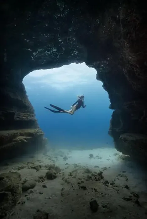 Framed Print : A young female free diving down into a cave doorway in the clear blue waters of Hawaii framed by shadowy cave walls Framed Print : A young female free diving down into a cave doorway in the clear blue waters of Hawaii framed by shadowy cave walls