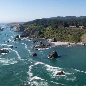The Pacific Ocean washes against the scenic, rugged coastline of southern Oregon. This part of the Pacific Northwest is accessible via highway 101 The Pacific Ocean washes against the scenic, rugged coastline of southern Oregon. This part of the Pacific Northwest is accessible via highway 101