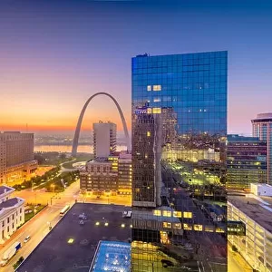 St. Louis, Missouri, USA downtown cityscape with the arch and courthouse at dusk