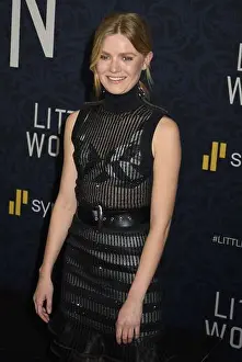 07 December 2019 - New York, New York - Hadley Robinson