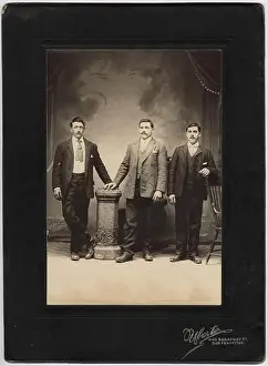 Relatives Prints: 1910 c, SAN FRANCISCO, USA: Italian emigrants send his photo portrait to relatives in Italy