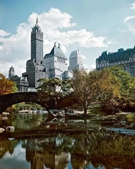 Wish You Were Here Collection: 1950s CENTRAL PARK 59TH STREET PLAZA AND SHERRY NETHERLANDS HOTELS SPRINGTIME NEW YORK CITY USA