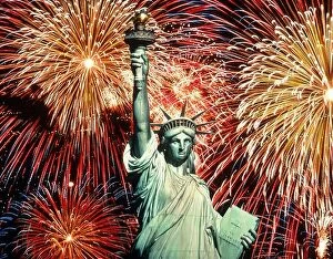 Wish You Were Here Collection: 1980s FOURTH OF JULY FIREWORKS AND THE STATUE OF LIBERTY