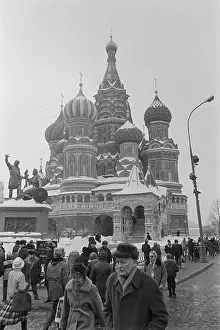 Cold War Prints: 1985: Muscovites walk past St