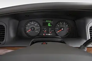 Steering Wheel Prints: 2007 Ford Crown Victoria LX in Silver - Speedometer/tachometer