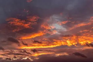 Cloud Cover Prints: 2s99hhf