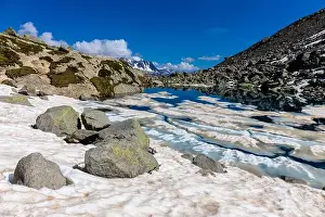 Beautiful Mountain Prints: 2ye8g18