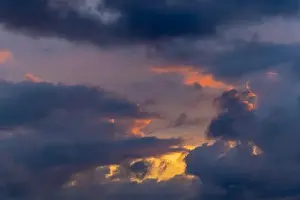 Cloud Cover Prints: 2yeyfw6