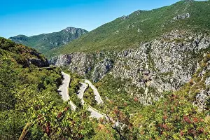 Mountainside Prints: 2ymh4t1