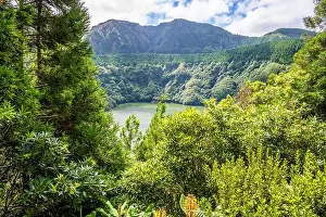 Mountain Lake Prints: 2yrmce9