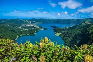Mountain Lake Prints: 2yw66r8