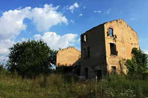 Abandoned Prints: Abandoned farmhouse in Italy overgrown and without roof and walls