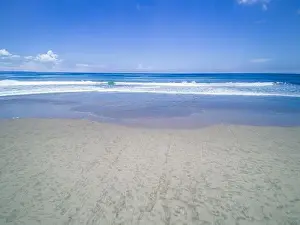 Pantai Prints: Absolutely empty Petitenget Beach (Pantai Petitenget) closed for quarantine for COVID-19