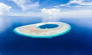 Dreaming Prints: Aerial idyllic atoll, scenic travel destination Maldives Polinesia