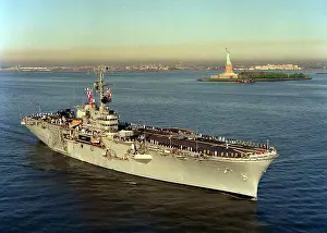 Amphibious Prints: An aerial starboard bow view of the amphibious ship USS GUADALCANAL (LPH-7)