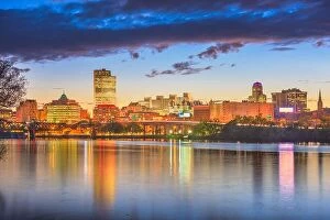 Images Dated 7th October 2016: Albany, New York, USA skyline on the Hudson River at sunset