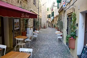 Alghero Prints: Alghero, Italy - 17 Oktober 2022: the pedestrian zone of Alghero on Sardinia in Italy