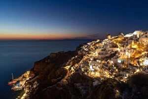 Images Dated 9th October 2019: Amazing evening view of Santorini island. Picturesque spring sunset on the famous Fira village