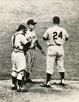 American NY Yankees baseball manager Casey Stengel (center) discusses with players Tom Gorman (right) and Yogi Berra, NY USA 1956