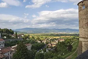 Casa Prints: anghiari la vallata vista dalle mura del borgo antico