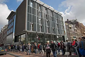 Queue Prints: Anne Franks house in Amsterdam