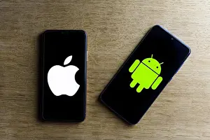 Update Prints: Apple and android smartphones. Iphone IOS versus Android operating system