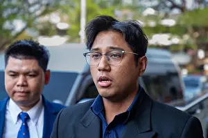 Bangkok MP Chaiyamphawan Manpianjit speaks to media during his report