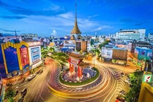 Images Dated 23rd September 2015: BANGKOK, THAILAND - SEPTEMBER 23, 2015: Traffic passes through Chinatown at Odeon Roundabout