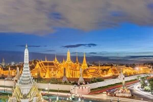 Images Dated 24th September 2015: Bangkok, Thailand at the Temple of the Emerald Buddha and Grand Palace at dusk