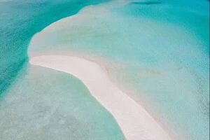 Images Dated 17th December 2018: Beautiful aerial photo of exotic sandbank, idyllic tropical beach landscape