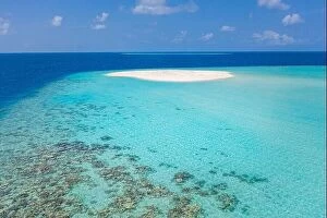 Images Dated 3rd August 2019: Beautiful aerial photo of exotic sandbank, idyllic tropical beach landscape