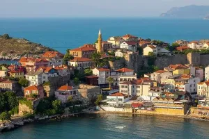 Big Rocky Prints: Beautiful cityscape on the mountains over Black-sea
