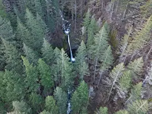 The beautiful Horsetail Falls is located on the Oregon side of the scenic Columbia River Gorge, just about a 30 minute drive east of Portland