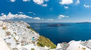 Images Dated 11th May 2019: Beautiful panoramic view of picturesque town in Santorini, caldera