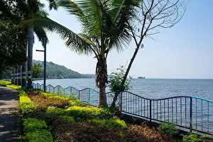 Blue Boat Prints: Beautiful view of Upper lake, Bhopal, Madhya Pradesh, India