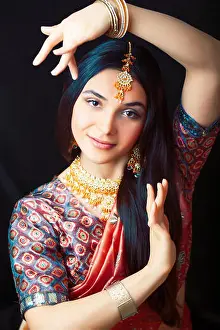 20 25 Prints: beauty sweet real indian girl in sari smiling cheerful