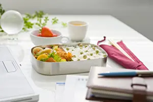 Green Tea Prints: Bento box (Lunch box) on a desk
