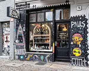 Hauptstadt Prints: Berlin, Mitte. Pauls Boutique shop exterior & display window