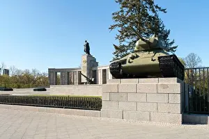 On The Move Prints: Berlin, Tiergarten, Straße des 17. Juni, Soviet memorial, tanks, war symbolism