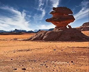 Images Dated 2nd December 2010: Bizarre rock formations in Sahara Desert, Algeria