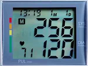Threaten Prints: Blood pressure monitor with display of high values