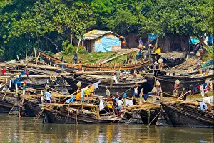 Kolkata Prints: Boats being unloaded on the Hooghly River, Kolkata, India